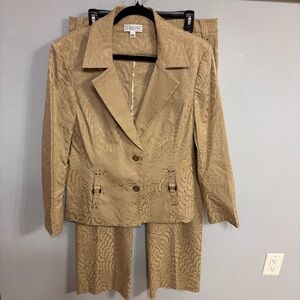 Vtg St John Sport Tan Jacquard Animal Print Textured Pantsuit - Sz 12 EUC